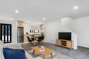 Prime Location Cosy Warm Free Off Street Park, Addington